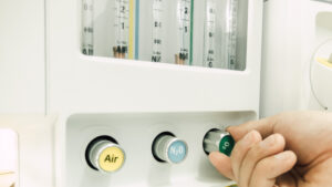 AdobeStock 349878006 edited 300x169 - Adjustable rotating nurse Oxygen, nitrous oxide, air Used together with anesthesia machine
